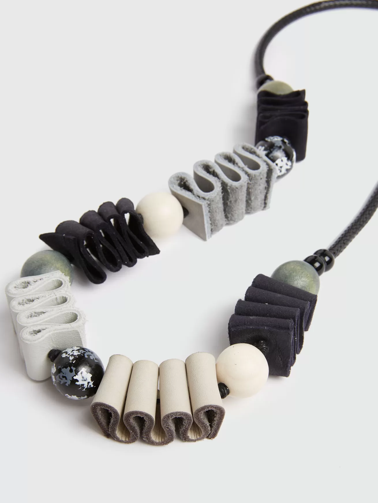 Fashion Fiorella Rubino Collana Con Boules E Nastri In Pelle Nero